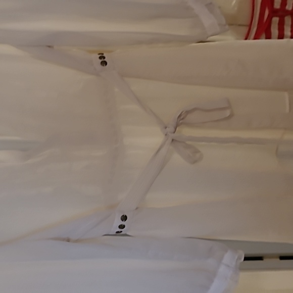 Vintage style blouse with brass button accents - Picture 5 of 5